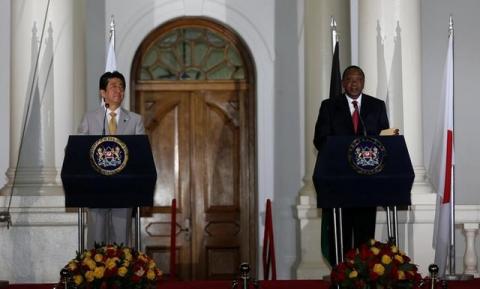 Japan's Prime Minister Shinzo Abe (L) and Kenya's President Uhuru Kenyatta attend a news conference following bilateral talks at State House in Kenya's capital Nairobi, August 28, 2016. PHOTO BY REUTERS/Thomas Mukoya
