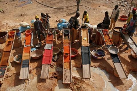 Artisanal miners sluice for gold by pouring water through gravel at an unlicensed mine near the city of Doropo, Ivory Coast, February 13, 2018. PHOTO BY REUTERS/Luc Gnago