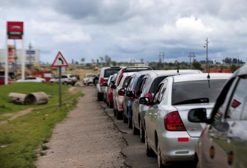 Motorists queue for petrol at a fuel service station on the outskirts of Harare, Zimbabwe, on December 11, 2019. PHOTO BY REUTERS/Philimon Bulawayo