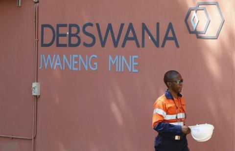 A worker arrives at the Jwaneng diamond mine,operated by Debswana, a joint venture between Anglo American unit De Beers and the Botswana government outside Gaborone, Botswana, November 25, 2015. PHOTO BY REUTERS/Siphiwe Sibeko