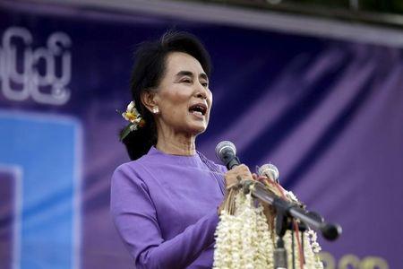 Myanmar's opposition leader Aung San Suu Kyi speaks to her supporters during a visit to Mawlamyaing township in Mon State, May 16, 2015. PHOTO BY REUTERS/Soe Zeya Tun