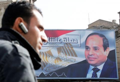A man walks by a poster of Egypt's President Abdel Fattah al-Sisi from the campaign titled “Alashan Tabneeha” (So You Can Build It), for the upcoming presidential election in Cairo, Egypt, January 22, 2018. PHOTO BY REUTERS/Amr Abdallah Dalsh