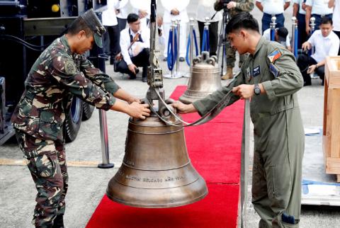 Philippine Air Force personnel unload the bells of Balangiga after their arrival at Villamor Air Base in Pasay, Metro Manila, Philippines, December 11, 2018. PHOTO BY REUTERS/Erik De Castro