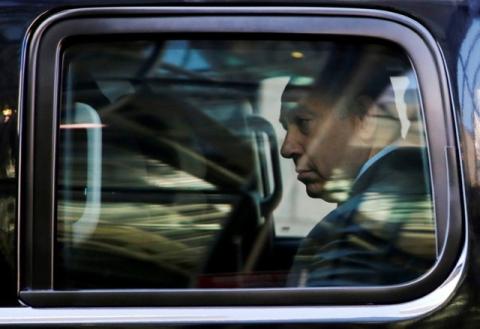 Israel's Prime Minister Benjamin Netanyahu departs after meeting with Republican presidential nominee Donald Trump at Trump Tower in New York, U.S., September 25, 2016. PHOTO BY REUTERS/Jonathan Ernst