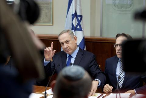 Israeli Prime Minister Benjamin Netanyahu attends the weekly cabinet meeting at his Jerusalem office, December 25, 2016. PHOTO BY REUTERS/Dan Balilty