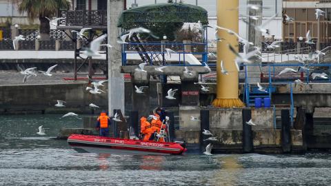 A boat of Russian Emergencies Ministry is seen near a pier, as rescue personnel conduct a search after a Russian military Tu-154 plane crashed into the Black Sea on its way to Syria on Sunday, in the Black Sea resort city of Sochi, Russia, December 26, 2016. PHOTO BY REUTERS/Maxim Shemetov