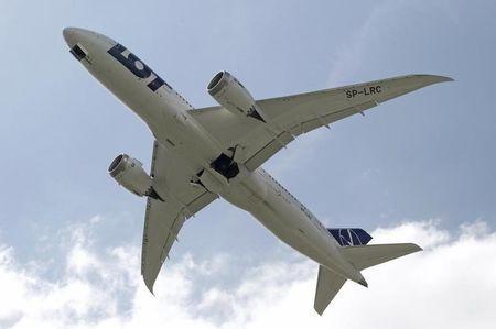Boeing 787 Dreamliner belonging to Polish airline LOT flies after taking off from the Chopin International Airport in Warsaw, June 1, 2013. PHOTO BY REUTERS/Kacper Pempel
