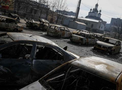 Burnt-out vehicles are seen at a residential sector in Mariupol, a city on the Sea of Azov, eastern Ukraine, February 3, 2015. PHOTO BY REUTERS/Gleb Garanich