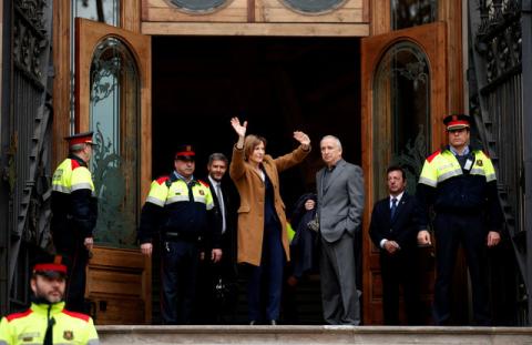 Catalunya Parliament's President Carme Forcadell waves as she arrives to the court to testify in Barcelona, Spain, December 16, 2016. PHOTO BY REUTERS/Albert Gea