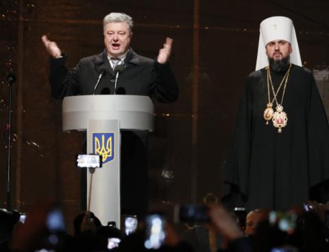 Ukraine's President Petro Poroshenko congratulates newly elected head of the independent Ukrainian Orthodox church Metropolitan Epifaniy (Dumenko) at the Saint Sophia's Cathedral in Kiev, Ukraine, December 15, 2018. PHOTO BY REUTERS/Gleb Garanich