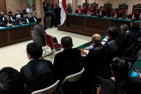 Jakarta's governor Basuki Tjahaja Purnama listens to the judges inside the court room during his trial at the North Jakarta District Court in Jakarta, Indonesia, December 27, 2016. PHOTO BY REUTERS/Bagus Indahono