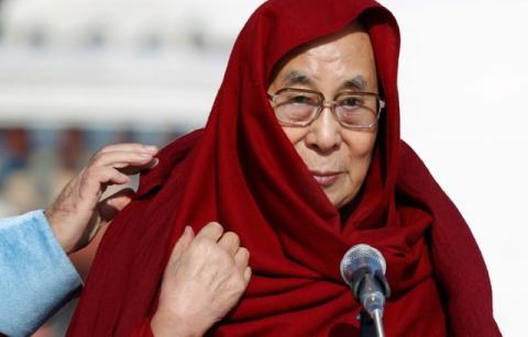 Tibet's exiled spiritual leader the Dalai Lama arrives to greet people gathered at the Gandan Tegchinlen monastery in Ulaanbaatar, Mongolia, November 19, 2016. PHOTO BY REUTERS/B. Rentsendorj