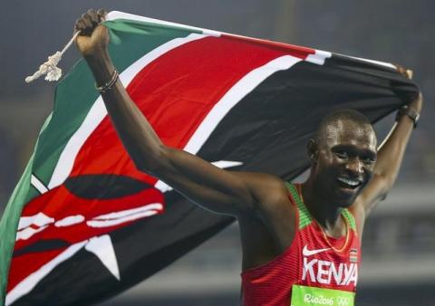 Gold medallist David Lekuta Rudisha (KEN) of Kenya celebrates with flag in Rio de Janeiro, Brazil, August, 2016. REUTERS/Leonhard Foeger