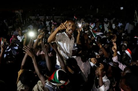 Sudanese demonstrators protest outside the Defence Ministry in Khartoum, Sudan, April 15, 2019. PHOTO BY REUTERS/Umit Bektas