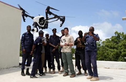 Somali police officers watch instructor Brett Velicovich fly a DJI Inspire drone during a drone training session for Somali police in Mogadishu, Somalia, May 25, 2017. PHOTO BY REUTERS/Feisal Omar