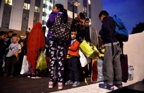 Residents are evacuated from the Taplow Tower residential block as a precautionary measure following concerns over the type of cladding used on the outside of the building on the Chalcots Estate in north London, Britain, June 23, 2017. PHOTO BY REUTERS/Hannah McKay