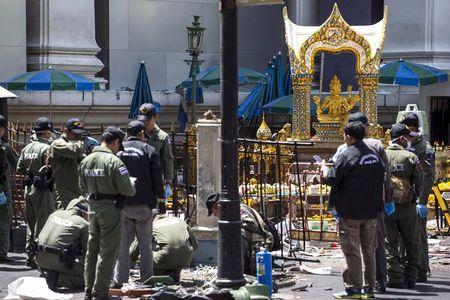 Experts investigate the Erawan shrine at the site of a deadly blast in central Bangkok, Thailand, August 18, 2015. PHOTO BY REUTERS/Athit Perawongmetha