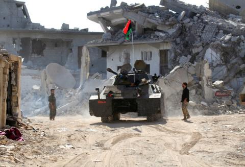 Fighters of Libyan forces allied with the U.N.-backed government take position near the front line of fighting with Islamic State militants in Ghiza Bahriya district in Sirte, Libya, November 22, 2016. PHOTO BY REUTERS/Hani Amara