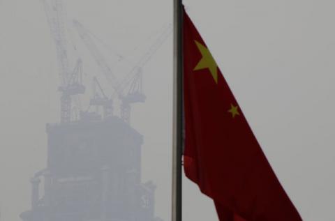 A Chinese flag is seen near a construction site in Beijing's central business area, China, January 17, 2017. PHOTO BY REUTERS/Jason Lee