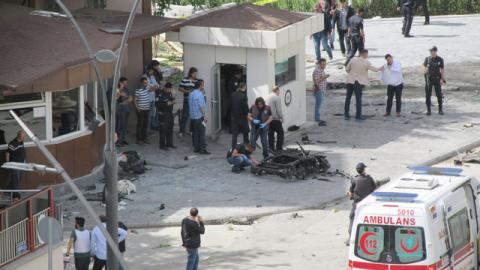Police forensic experts inspect the scene after an explosion in front of the city's police headquarters in Gaziantep, Turkey, May 1, 2016. PHOTO BY REUTERS/Ihlas News Agency