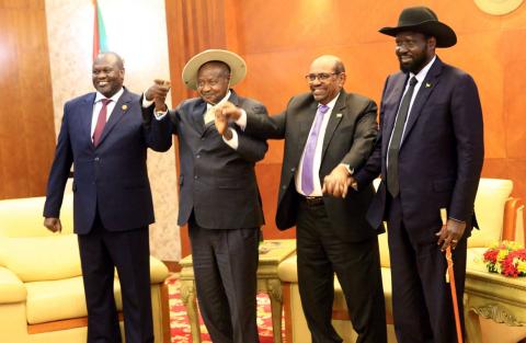 Sudan's President Omar Al-Bashir hold hands with Uganda's President Yoweri Museveni, South Sudan's President Salva Kiir and South Sudan rebel leader Riek Machar during a South Sudan peace meeting as part of talks to negotiate an end to a civil war that broke out in 2013, in Khartoum, Sudan, June 25, 2018. PHOTO BY REUTERS/Mohamed Nureldin Abdallah