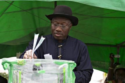 Nigeria's President Goodluck Jonathan casts his ballot in his ward at Otuoke, Bayelsa State, March 28, 2015. PHOTO BY REUTERS/Afolabi Sotunde