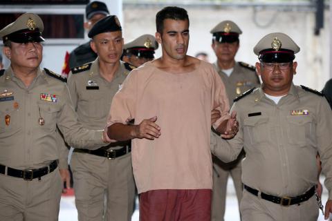 Jailed Bahraini footballer Hakeem Al Araibi arrives at Thailand's Criminal Court to submit his evidence to fight his extradition, after a local prosecutor submitted Bahrain's extradition request for him, in Bangkok, Thailand, February 4, 2019. PHOTO BY REUTERS/Athit Perawongmetha