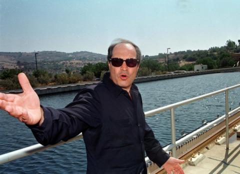 Jordanian Water Minister Hani al-Mulqi gestures at Jordan's Zay water treatment plant, September 14, 1998. PHOTO BY REUTERS