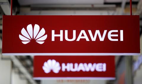 Huawei signage are pictured at a mobile phone shop in Singapore, May 21, 2019. PHOTO BY REUTERS/Edgar Su