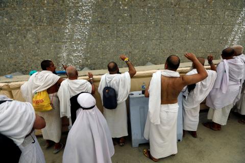Muslim pilgrims cast stones at a pillar that symbolizes Satan, during the annual haj pilgrimage in Mena, Saudi Arabia, August 21, 2018. PHOTO BY REUTERS/Zohra Bensemra