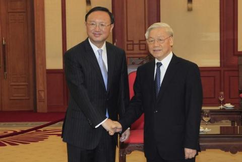 China's State Councillor Yang Jiechi (L) poses for a photo with Vietnam's Communist Party General Secretary Nguyen Phu Trong at the party's office in Hanoi, October 27, 2014. PHOTO BY REUTERS/Kham