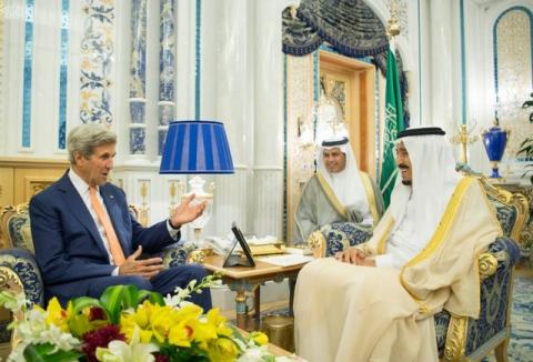 Saudi King Salman (R) meets U.S. Secretary of State John Kerry in Jeddah, Saudi Arabia, August 25, 2016. PHOTO BY REUTERS/Saudi Press Agency
