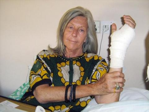 Italian-born conservationist Kuki Gallmann nurses an arm fracture at Nanyuki Cottage Hospital after she was attacked by illegal grazers who invaded her Laikipia Nature Conservancy Ranch in Nanyuki, Kenya, June 16, 2009. PHOTO BY REUTERS/Stringer