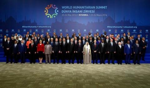 Turkish President Tayyip Erdogan (9th L) and U.N. Secretary-General Ban Ki-moon (8th R) pose with leaders and representatives of the parcitipant countries for a family photo during the World Humanitarian Summit in Istanbul, Turkey, May 23, 2016. PHOTO BY REUTERS/Kayhan Ozer