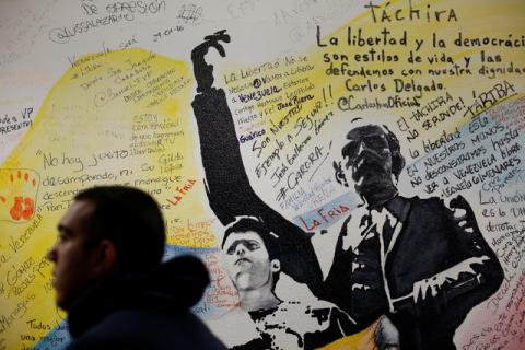 A man walks in front of a mural depicting the jailed opposition leader Leopoldo Lopez at the office of the party Popular Will (Voluntad Popular) in Caracas, Venezuela, January 18, 2017. PHOTO BY  REUTERS/Carlos Garcia Rawlins