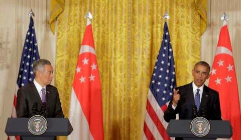 U.S. President Barack Obama and Singapore Prime Minister Lee Hsien Loong (L) speak during a news conference at the White House in Washington, U.S., August 2, 2016. PHOTO BY REUTERS/Joshua Roberts