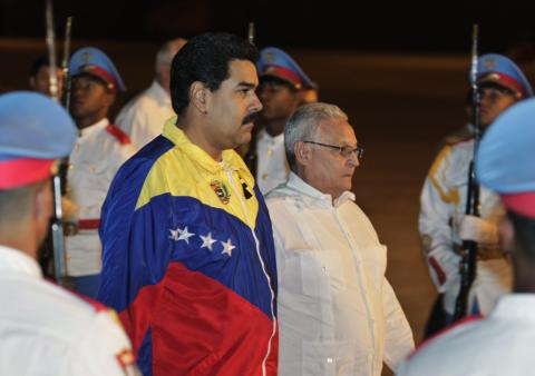 Venezuela's President Nicolas Maduro (centre L) walks with Cuba's Minister of Higher Education Rodolfo Alarcon Ortiz upon arrival at the Jose Marti International Airport in Havana