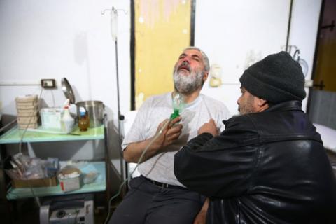 A man is seen at a medical center in Douma, Eastern Ghouta in Damascus, Syria, January 22, 2018. PHOTO BY REUTERS/Bassam Khabieh