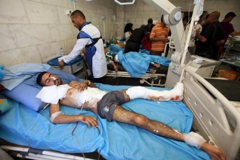 A man, who was wounded by a suicide bombing at a soccer field, lies in a hospital in Iskandariya, Iraq March 26, 2016. PHOTO BY REUTERS/Alaa Al-Marjani