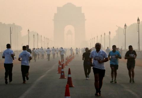 Participants run during a half marathon organised by Indian National Security Guard (NSG) on a smoggy morning in New Delhi, India, November 18, 2018. PHOTO BY REUTERS/Altaf Hussain