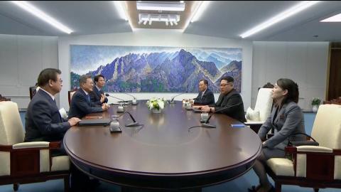 South Korean President Moon Jae-in and North Korean leader Kim Jong Un attend the inter-Korean summit at the truce village of Panmunjom, in this still frame taken from video, South Korea, April 27, 2018. PHOTO BY REUTERS/Host Broadcaster