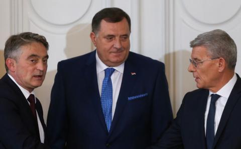 Newly elected members of Bosnia's tripartite inter-ethnic presidency, Croat member Zeljko Komsic, Serb member Milorad Dodik and Bosniak member Sefik Dzaferovic, attend the presidential inauguration ceremony in Sarajevo, Bosnia and Herzegovina, November 20, 2018. PHOTO BY REUTERS/Dado Ruvic