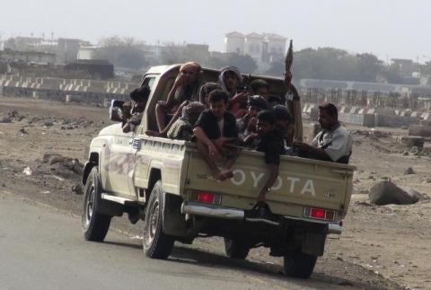 Militants loyal to Yemen's President Abd-Rabbu Mansour Hadi patrol in the southern port city of Aden, March 23, 2015. PHOTO BY REUTERS/Nabeel Quaiti