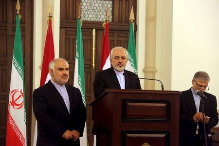 Iran's Foreign Minister Mohammad Javad Zarif (C) attends a news conference upon his arrival at the Government Palace in Beirut, Lebanon, August 11, 2015. PHOTO BY REUTERS/Aziz Taher