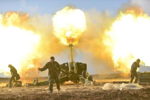 Members of Hashid Shaabi or Popular Mobilization Forces (PMF) fire towards Islamic State militant positions in west of Mosul, Iraq, December 28, 2016. PHOTO BY REUTERS/Stringer