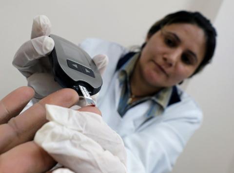 An Egyptian doctor makes a test during an unprecedented campaign that aims to test 50 million people to detect and treat hepatitis C patients in a bid to eliminate the disease by 2022, in Cairo, Egypt, November 11, 2018. PHOTO BY REUTERS/Mohamed Abd El Ghan