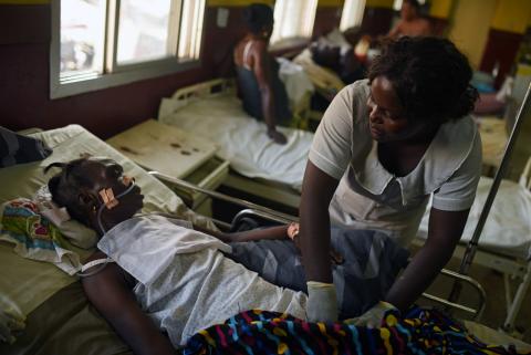 Hawanatu Conteh, a nurse at Connaught Hospital, tends to a patient while the hospital's doctors strike over pay and conditions, in Freetown, Sierra Leone, December 4, 2018. PHOTO BY REUTERS/Cooper Inveen
