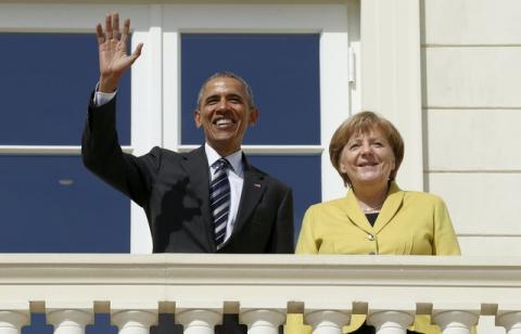 U.S. President Barack Obama and German Chancellor Angela Merkel stand together on a balcony at Schloss Herrenhausen in Hanover, Germany, April 24, 2016. PHOTO BY REUTERS/Kevin Lamarque
