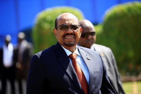 Sudan's President Omar al-Bashir arrives to welcome South Sudan's President Salva Kiir Mayardit at Khartoum airport, Sudan, November 1, 2017. PHOTO BY REUTERS/Mohamed Nureldin Abdallah
