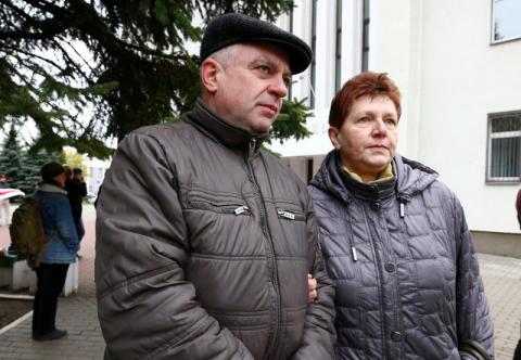 Alexander and Antonina Palchis stand outside a court building during the court hearing of their son Edward in Minsk, Belarus, October 14, 2016. PHOTO BY REUTERS/Vasily Fedosenko